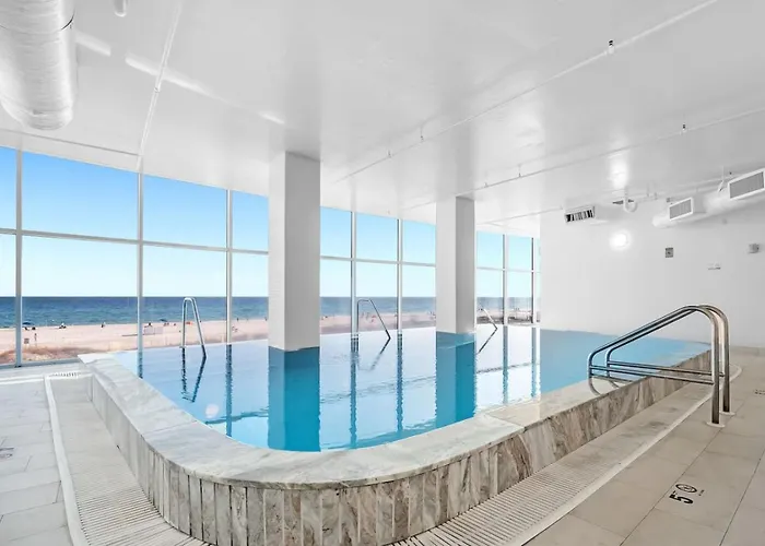 The Whale Rider With Ocean Views Apartment